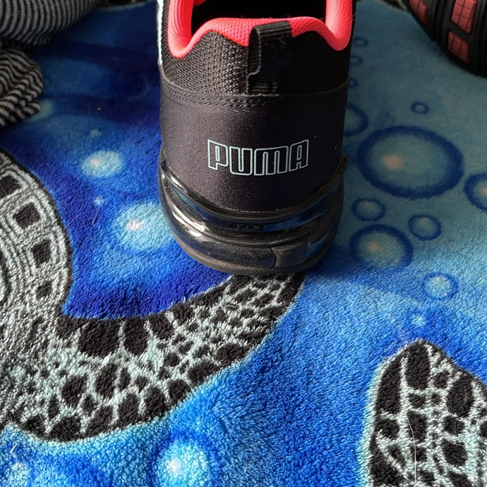Ladies Puma - Picture 3 of 4